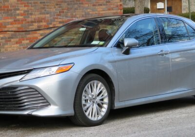 2018_Toyota_Camry_XLE_front_2_3.16.18